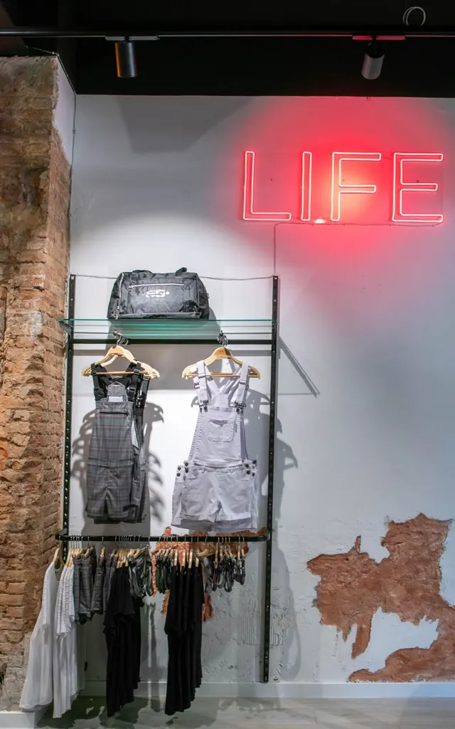 ES Collection Models in abgestimmten Sommerlooks
